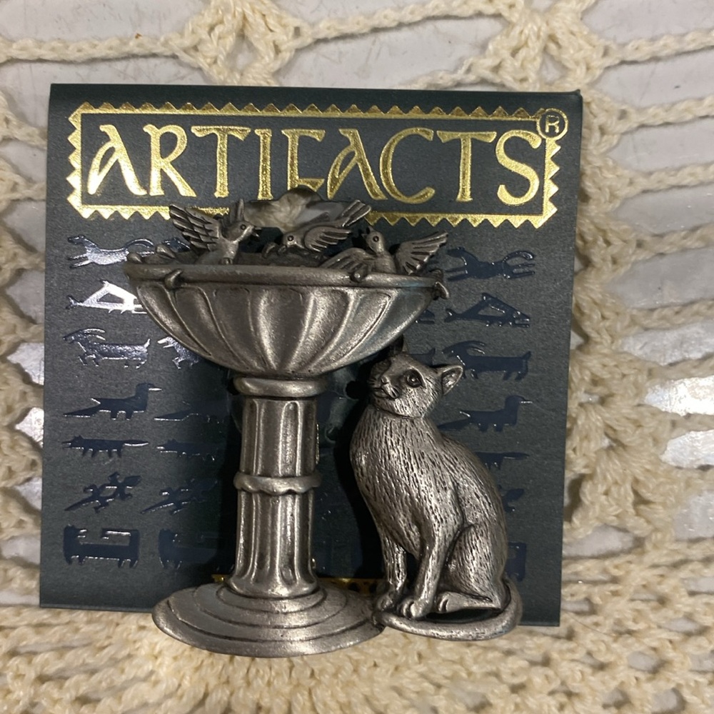 Artifacts JJ Jonette Jewelry Pewter Cat Watching Bird Bath Pin Vintage 1986